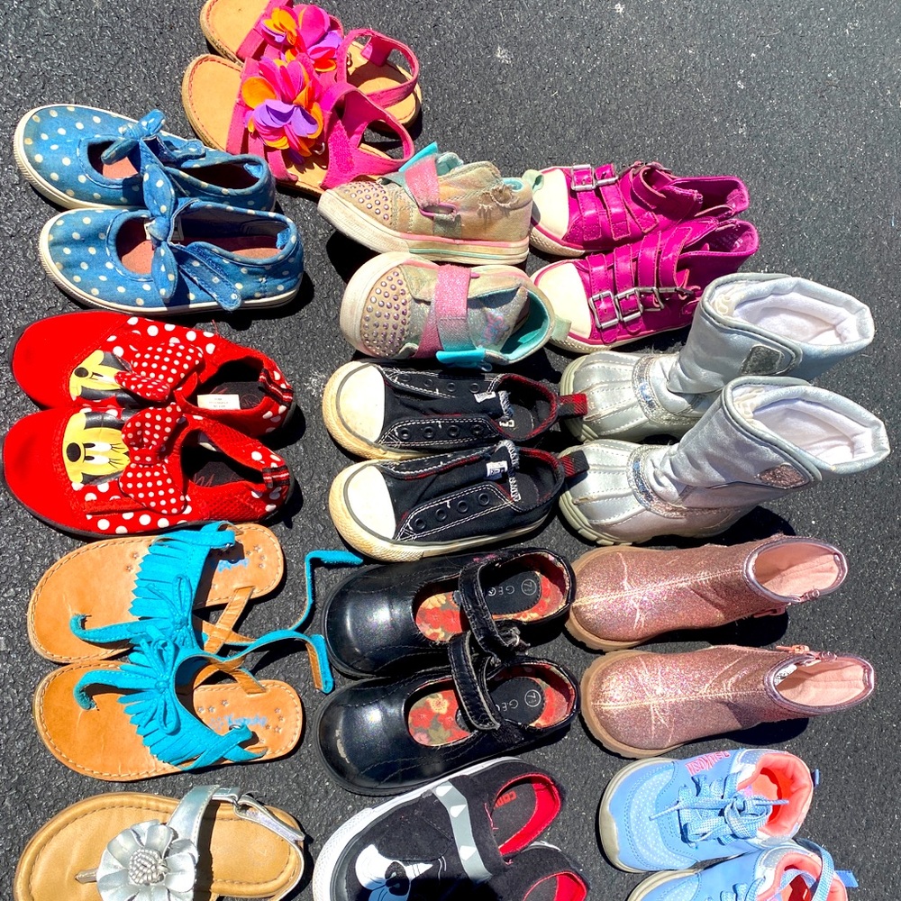 large lot 7c girls toddler shoes. Includes all the shoes for $30